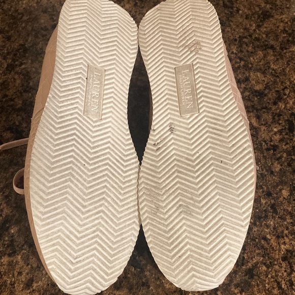 Women's shoes. - Picture 9 of 12